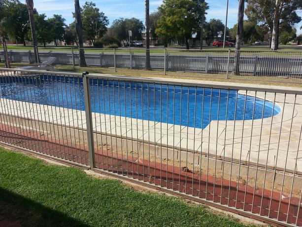 Imagen de la piscina del Motel Sunraysia and Holiday Apartments. Foto 19