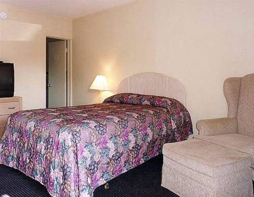 Imagen de la habitación del Motel Sunrise Inn by OYO Titusville FL. Foto 7