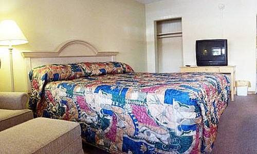 Imagen de la habitación del Motel Sunrise Inn by OYO Titusville FL. Foto 9