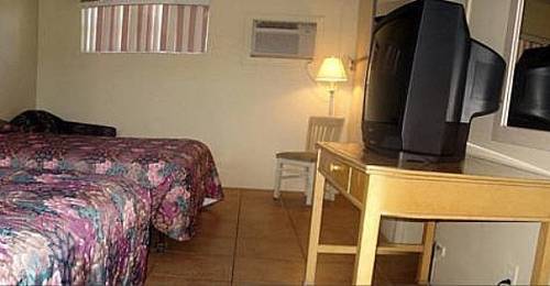 Imagen de la habitación del Motel Sunrise Inn by OYO Titusville FL. Foto 10