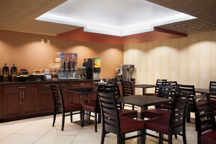Imagen del bar/restaurante del Motel Super 8 Bronx. Foto 6