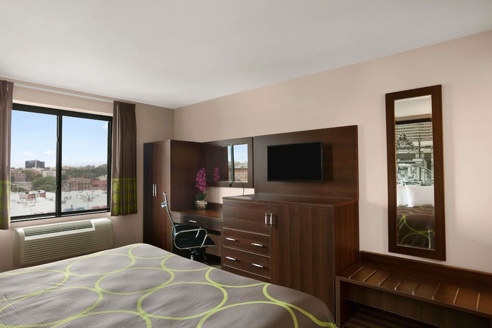 Imagen de la habitación del Motel Super 8 Bronx. Foto 10