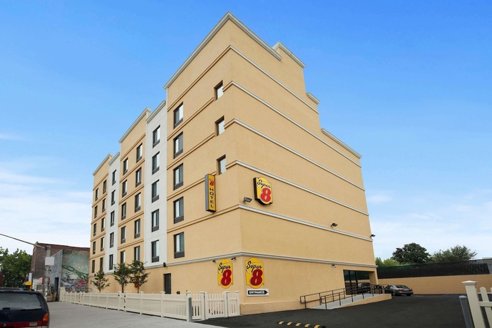 Imagen general del Motel Super 8 Bronx. Foto 3