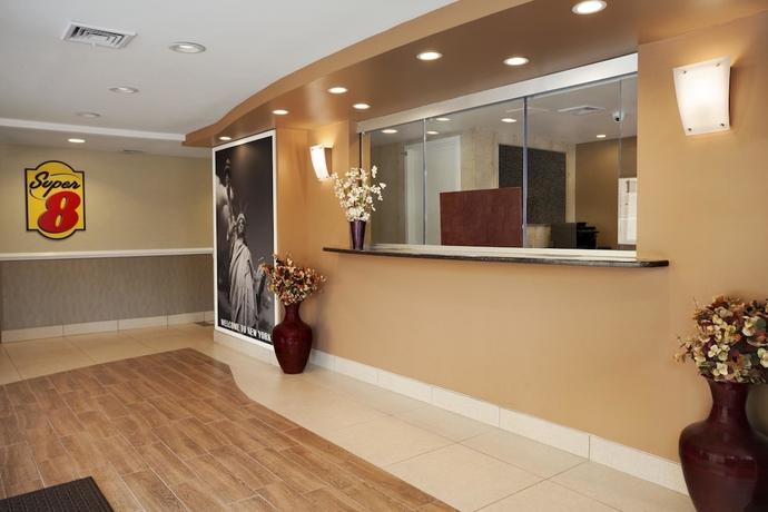 Imagen de los interiores del Motel Super 8 Bronx. Foto 16