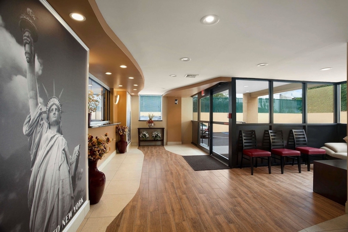 Imagen de los interiores del Motel Super 8 Bronx. Foto 18