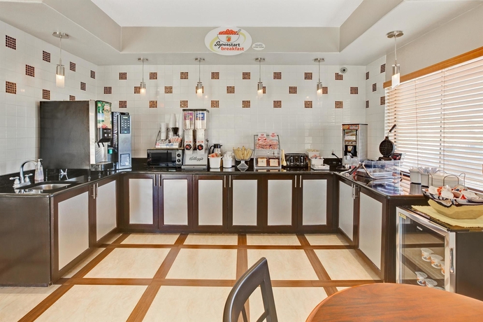 Imagen del bar/restaurante del Motel Super 8 - Houston/I-10/Federal Road. Foto 4