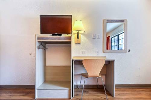 Imagen de la habitación del Motel Super 8 by Wyndham Livermore. Foto 7