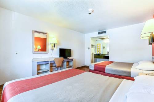 Imagen de la habitación del Motel Super 8 by Wyndham Livermore. Foto 11