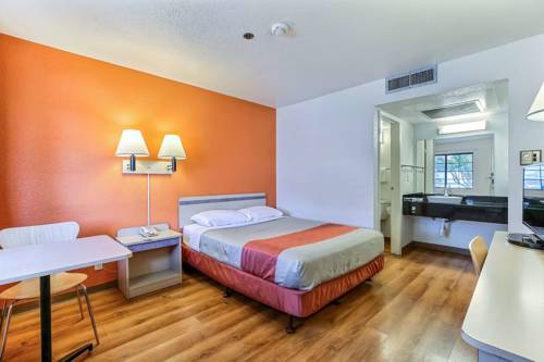 Imagen de la habitación del Motel Super 8 by Wyndham Livermore. Foto 15