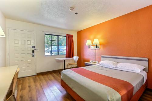 Imagen de la habitación del Motel Super 8 by Wyndham Livermore. Foto 16