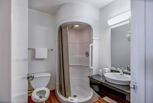 Imagen de la habitación del Motel Super 8 by Wyndham Tracy. Foto 4