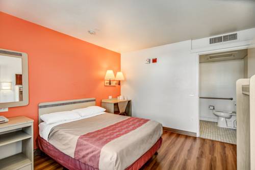 Imagen de la habitación del Motel Super 8 by Wyndham Tracy. Foto 7