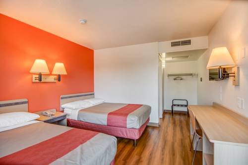 Imagen de la habitación del Motel Super 8 by Wyndham Tracy. Foto 8