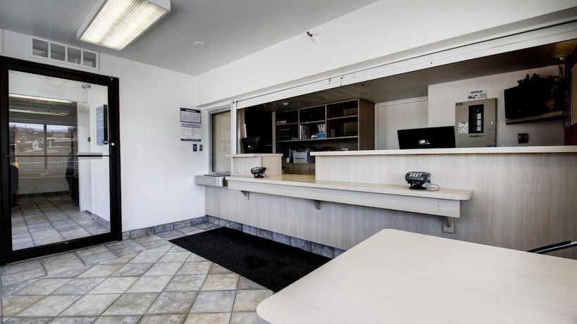 Imagen de los interiores del Motel Super 8 by Wyndham Woods Cross/Salt Lake City North. Foto 16