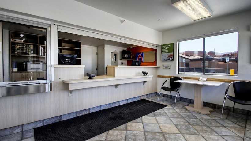 Imagen de los interiores del Motel Super 8 by Wyndham Woods Cross/Salt Lake City North. Foto 19