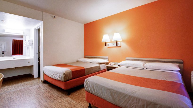 Imagen de la habitación del Motel Super 8 by Wyndham Woods Cross/Salt Lake City North. Foto 14