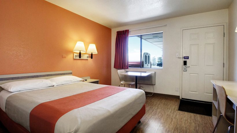 Imagen de la habitación del Motel Super 8 by Wyndham Woods Cross/Salt Lake City North. Foto 15