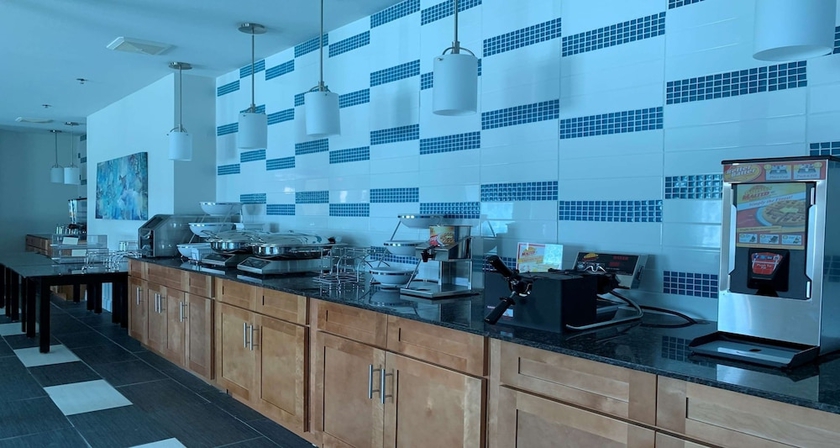 Imagen del bar/restaurante del Motel Surestay Plus Hotel By Best Western Niagara Falls East. Foto 5