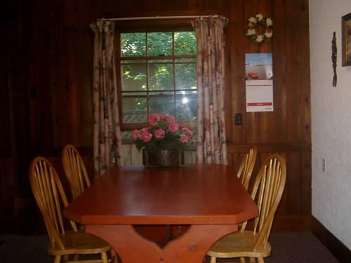 Imagen de la habitación del Motel Swiss Chalets. Foto 5