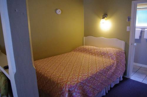 Imagen de la habitación del Motel Swiss Chalets. Foto 10