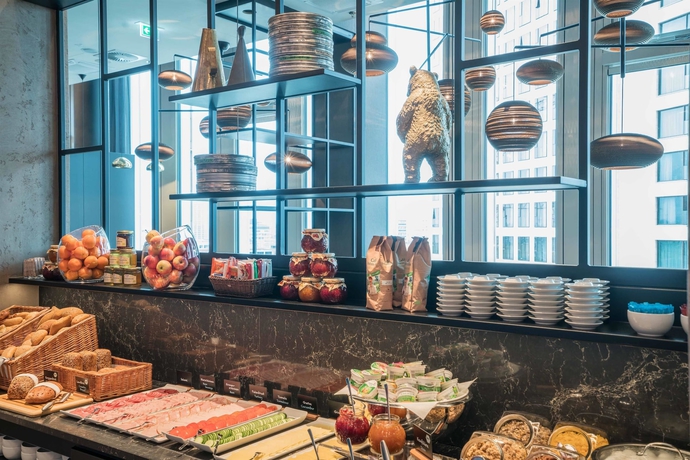 Imagen del bar/restaurante del Motel The Cloud One Berlin-Upper West, part of the Motel One Group. Foto 9