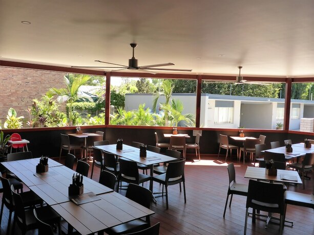 Imagen del bar/restaurante del Motel The Commercial Hotel. Foto 18