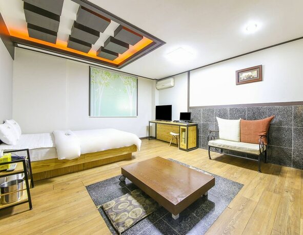 Imagen de la habitación del Motel Theme. Foto 2