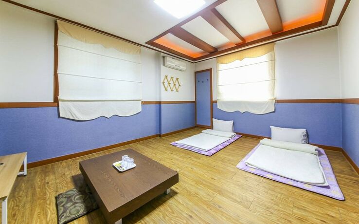 Imagen de la habitación del Motel Theme. Foto 3