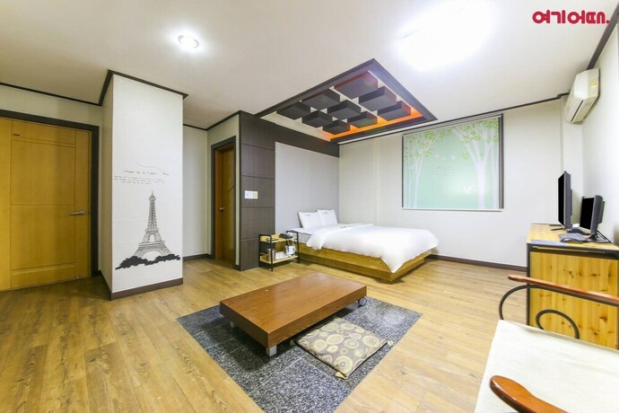 Imagen de la habitación del Motel Theme. Foto 18