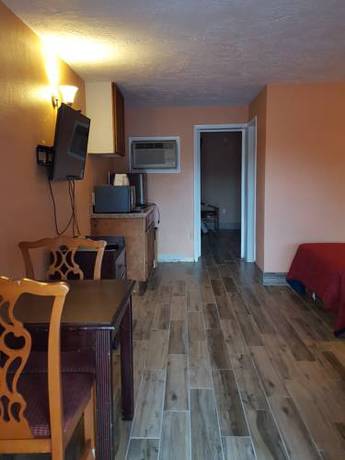 Imagen de la habitación del Motel Three Oaks. Foto 12
