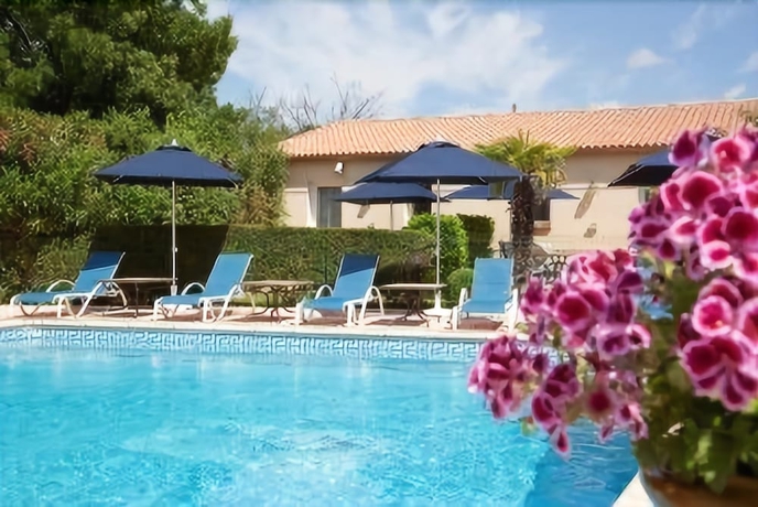 Imagen de la piscina del Motel Top, ISTRES. Foto 16