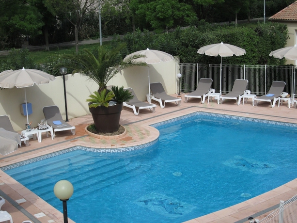 Imagen de la piscina del Motel Top, ISTRES. Foto 17