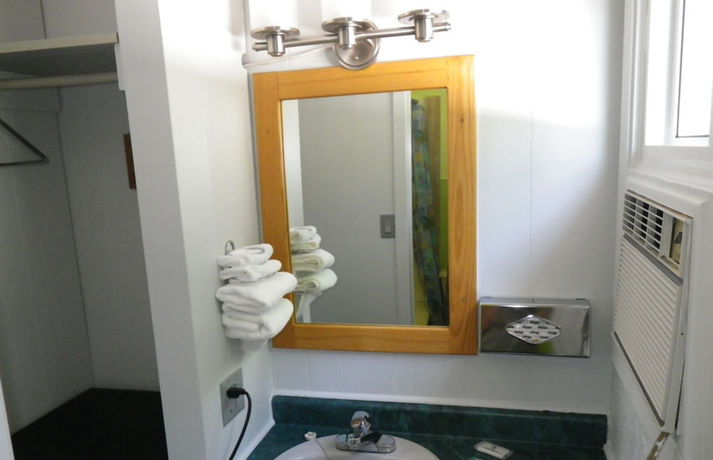 Imagen de los exteriores del Motel Town and Country, Parry Sound. Foto 11