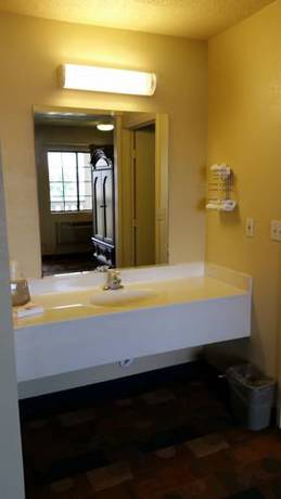Imagen de la habitación del Motel Travel Inn, HARTFORD. Foto 11