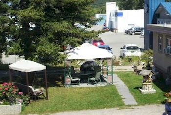 Imagen de los exteriores del Motel Travellers. Foto 7