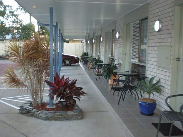 Imagen de los exteriores del Motel Twin Towns. Foto 31