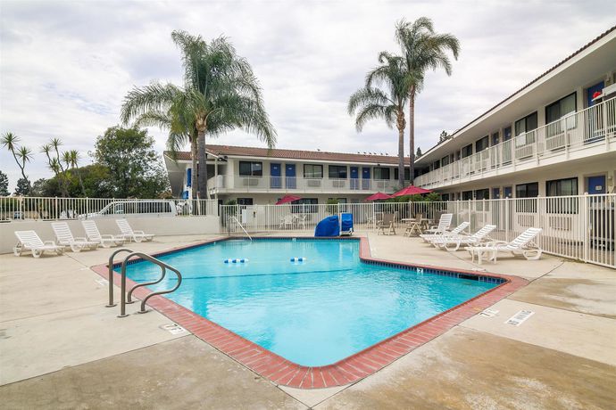 Imagen de la piscina del Motel Vagabond Inn Camarillo. Foto 16