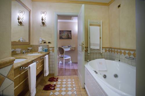 Imagen de la habitación del Motel Vip's Luxury Accommodation and Spa. Foto 16