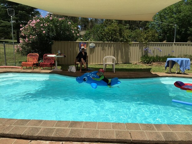 Imagen de la piscina del Motel Warrumbungles Mountain. Foto 34