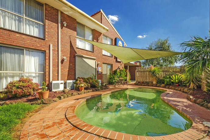 Imagen de la piscina del Motel Werribee and Apartments. Foto 14
