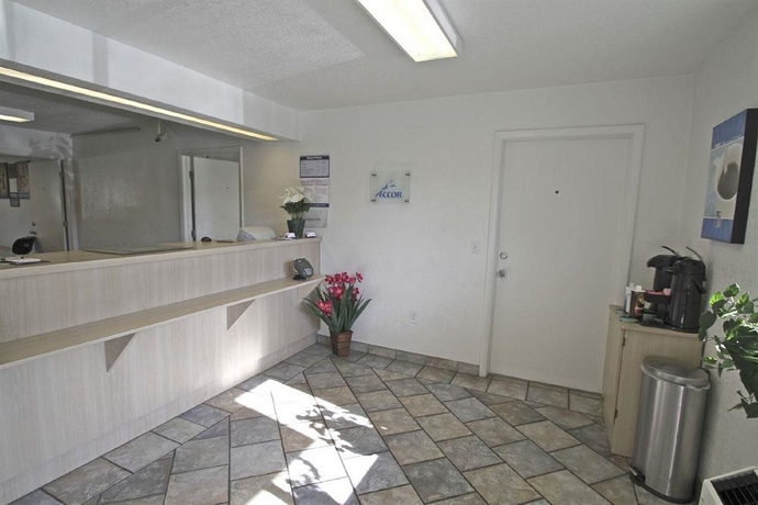 Imagen de los interiores del Motel West Ashley Inn. Foto 8