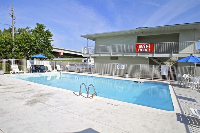 Imagen de la piscina del Motel West Ashley Inn. Foto 9
