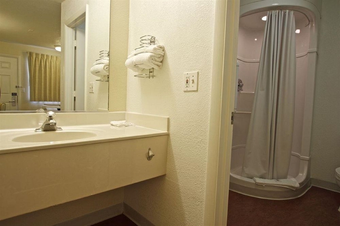 Imagen de la habitación del Motel West Ashley Inn. Foto 5