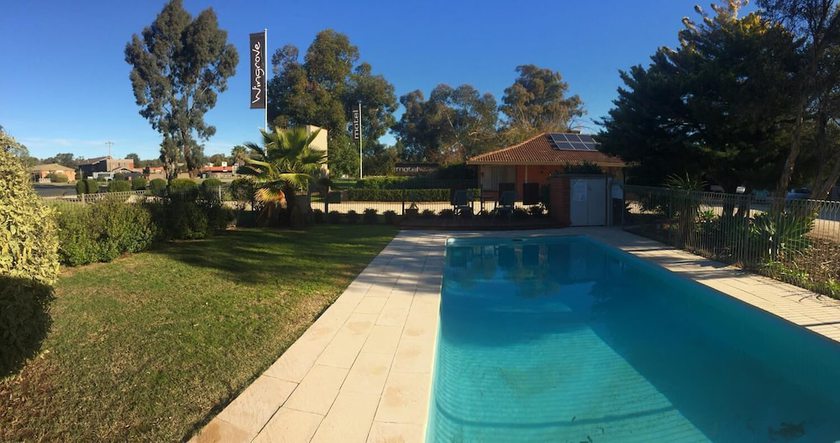 Imagen de la piscina del Motel Wingrove. Foto 17