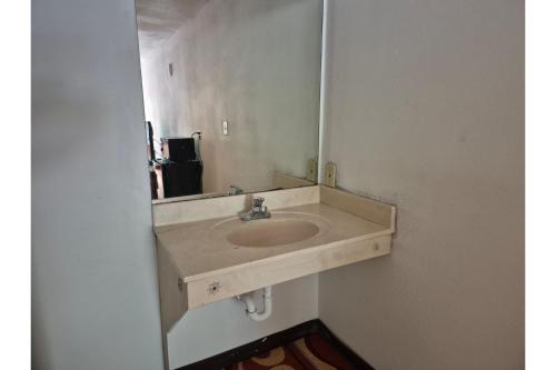 Imagen general del Motel Woodbridge Inn By OYO Rome. Foto 6