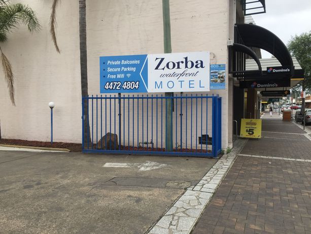 Imagen de los exteriores del Motel Zorba. Foto 10