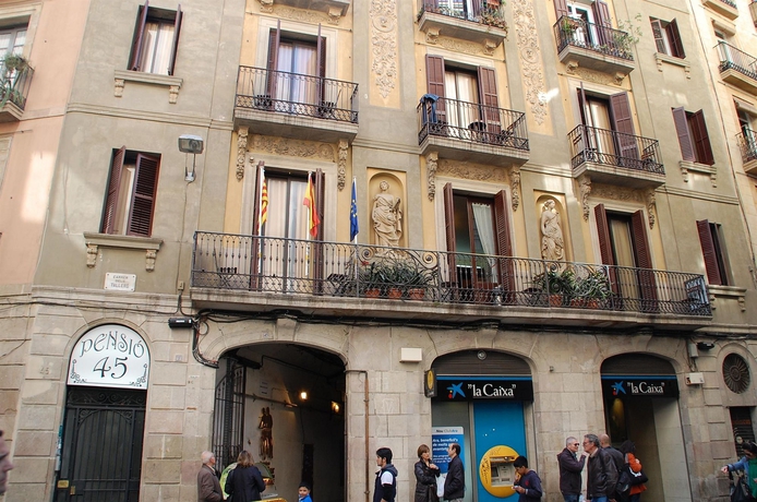 Imagen de los exteriores del Pensión 45. Foto 18