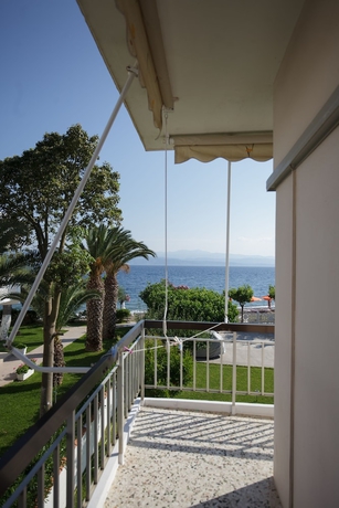 Imagen de la habitación del Pensión Akrogiali, Amarynthos. Foto 11