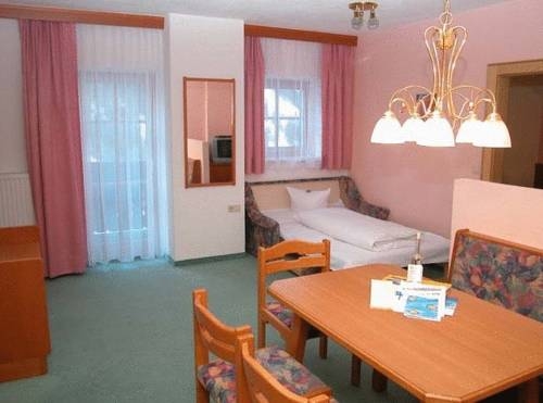 Imagen de los interiores del Pensión Alpin. Foto 8