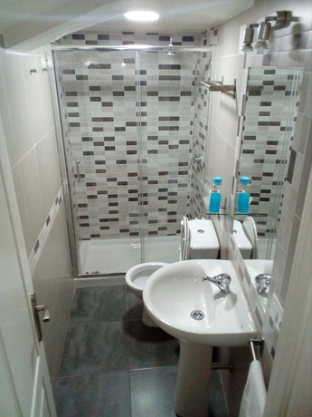 Imagen de la habitación del Pensión Azahar, Sevilla. Foto 10